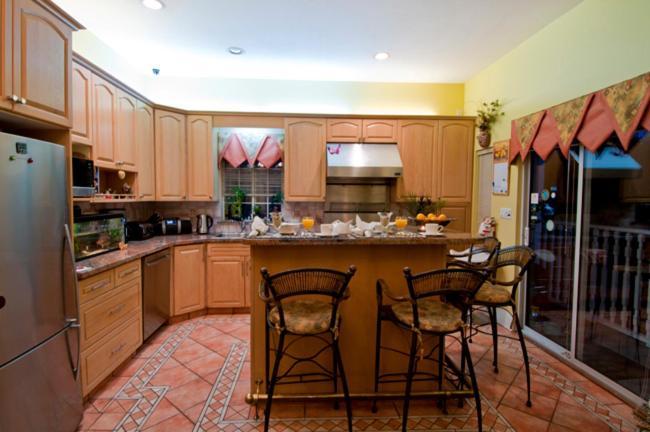 Ocean Breeze Executive Bed And Breakfast Северный Ванкувер Экстерьер фото